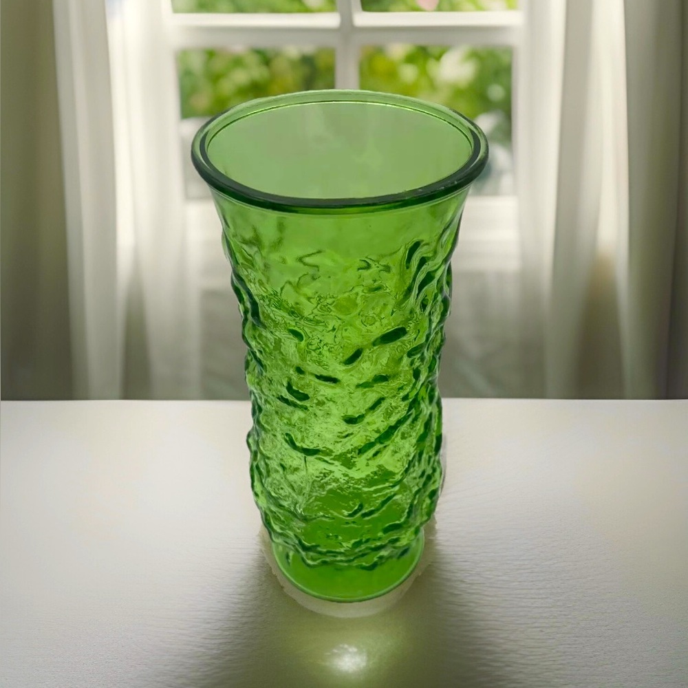 Vintage E. O.  Brody Co. Cleveland Ohio Green Crinkle Glass Vase 8.75" Tall